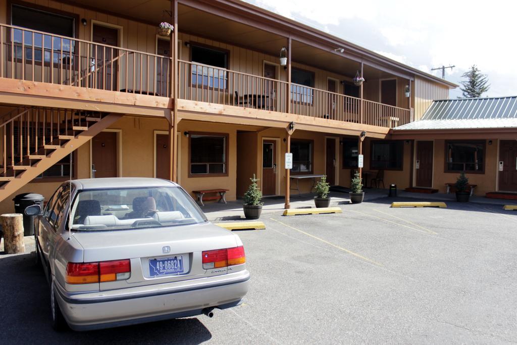 Country Motor Inn Livingston Dış mekan fotoğraf