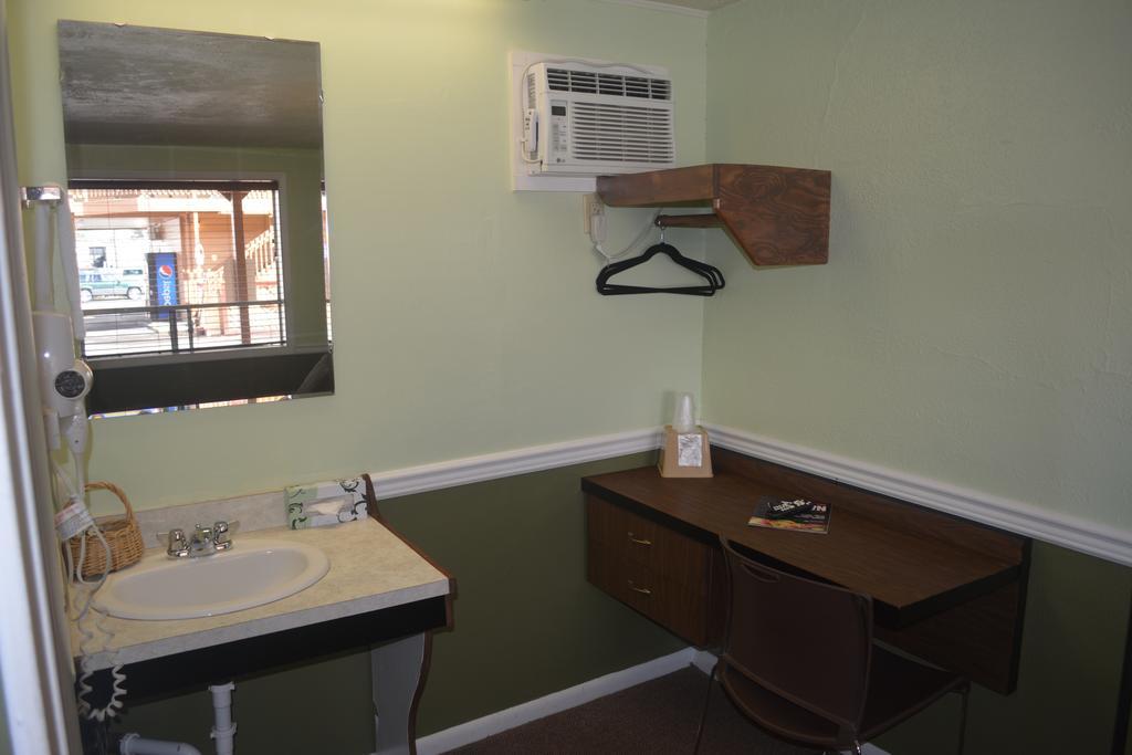 Country Motor Inn Livingston Dış mekan fotoğraf