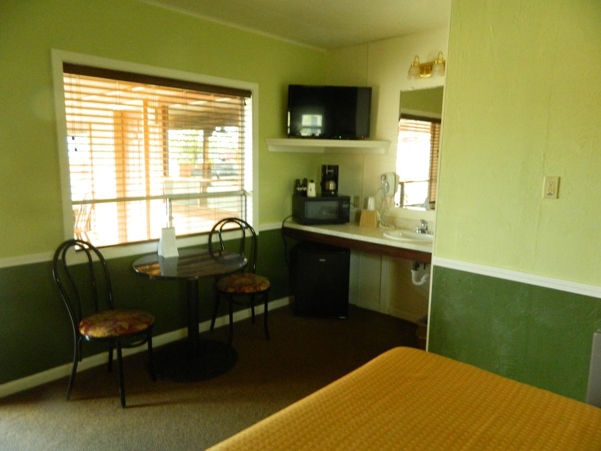 Country Motor Inn Livingston Dış mekan fotoğraf