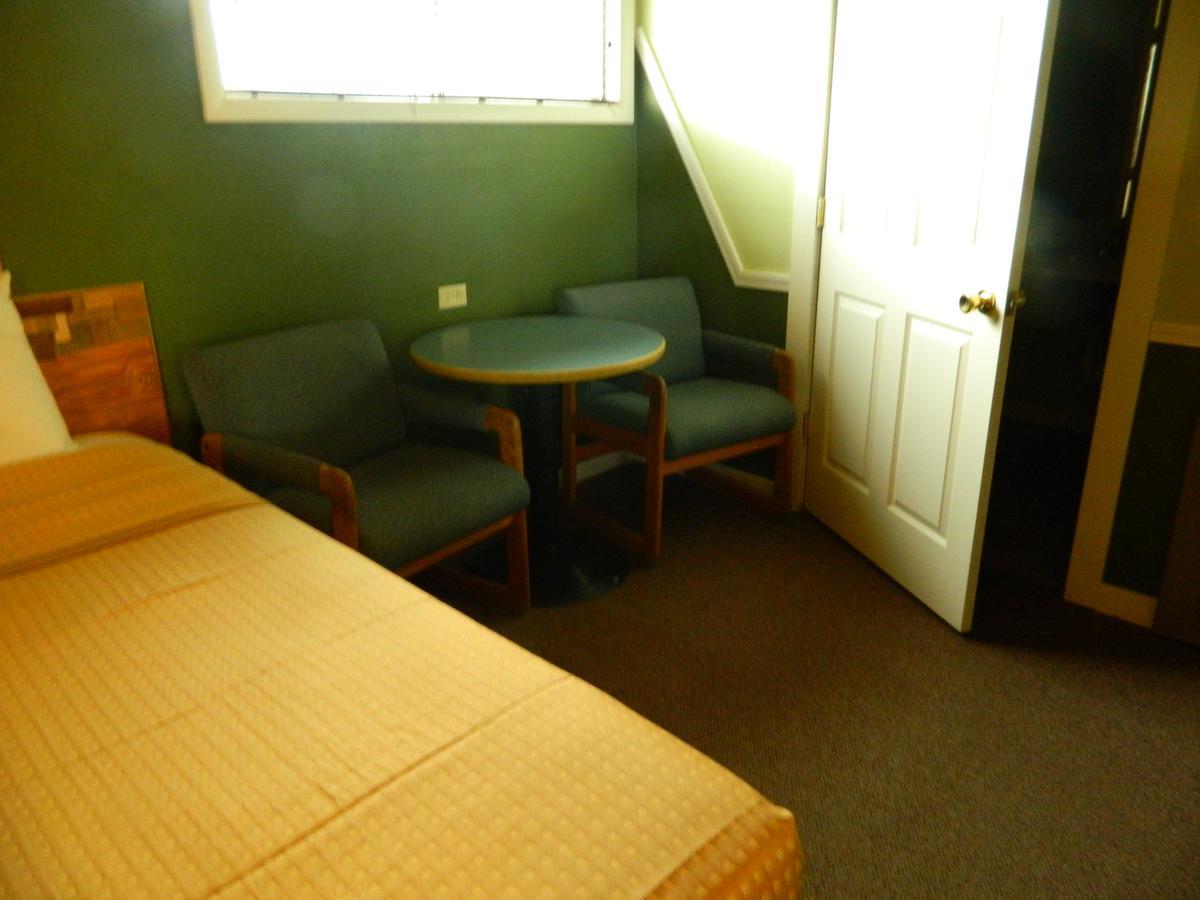 Country Motor Inn Livingston Dış mekan fotoğraf