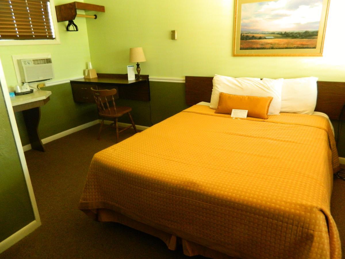 Country Motor Inn Livingston Dış mekan fotoğraf