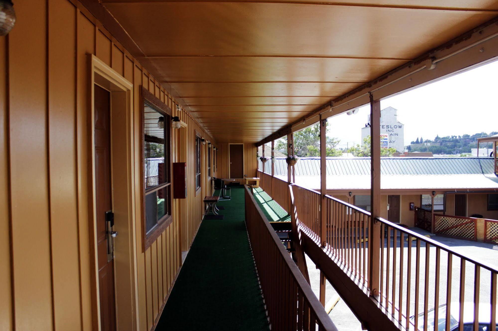 Country Motor Inn Livingston Dış mekan fotoğraf